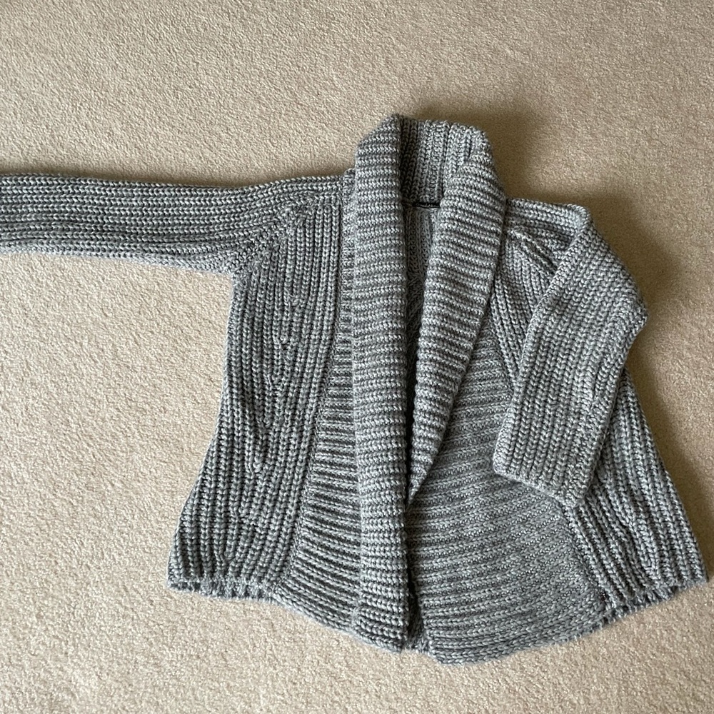 Gorgeous Soft Grey Warm Cardigan Sweater ❄️